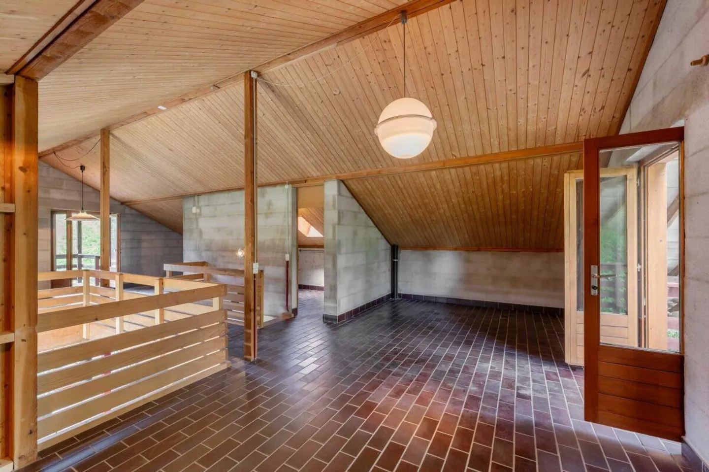 Geräumiges Einfamilienhaus mit Aussicht - Foto 9 von 17