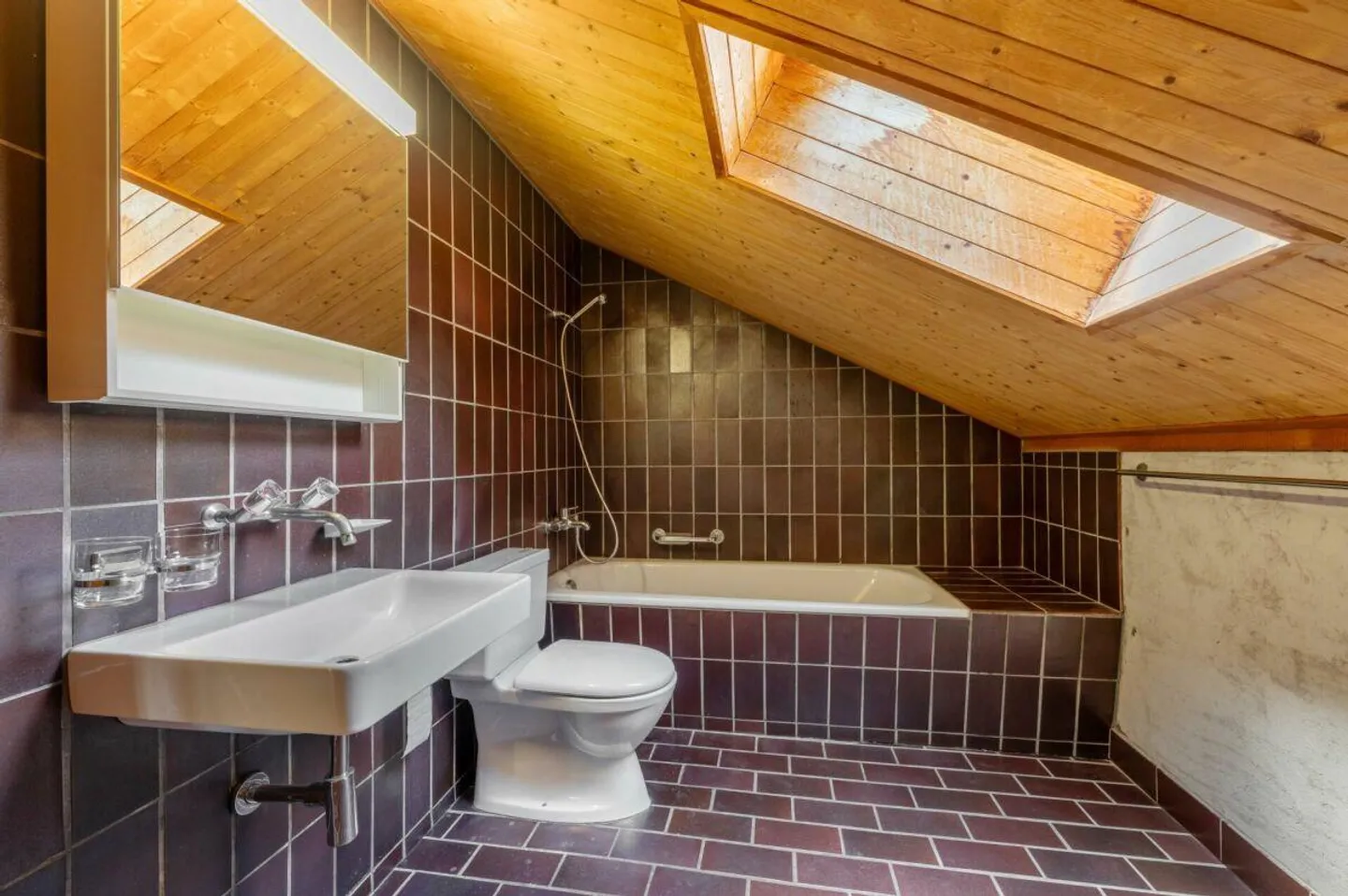 Geräumiges Einfamilienhaus mit Aussicht - Foto 10 von 17
