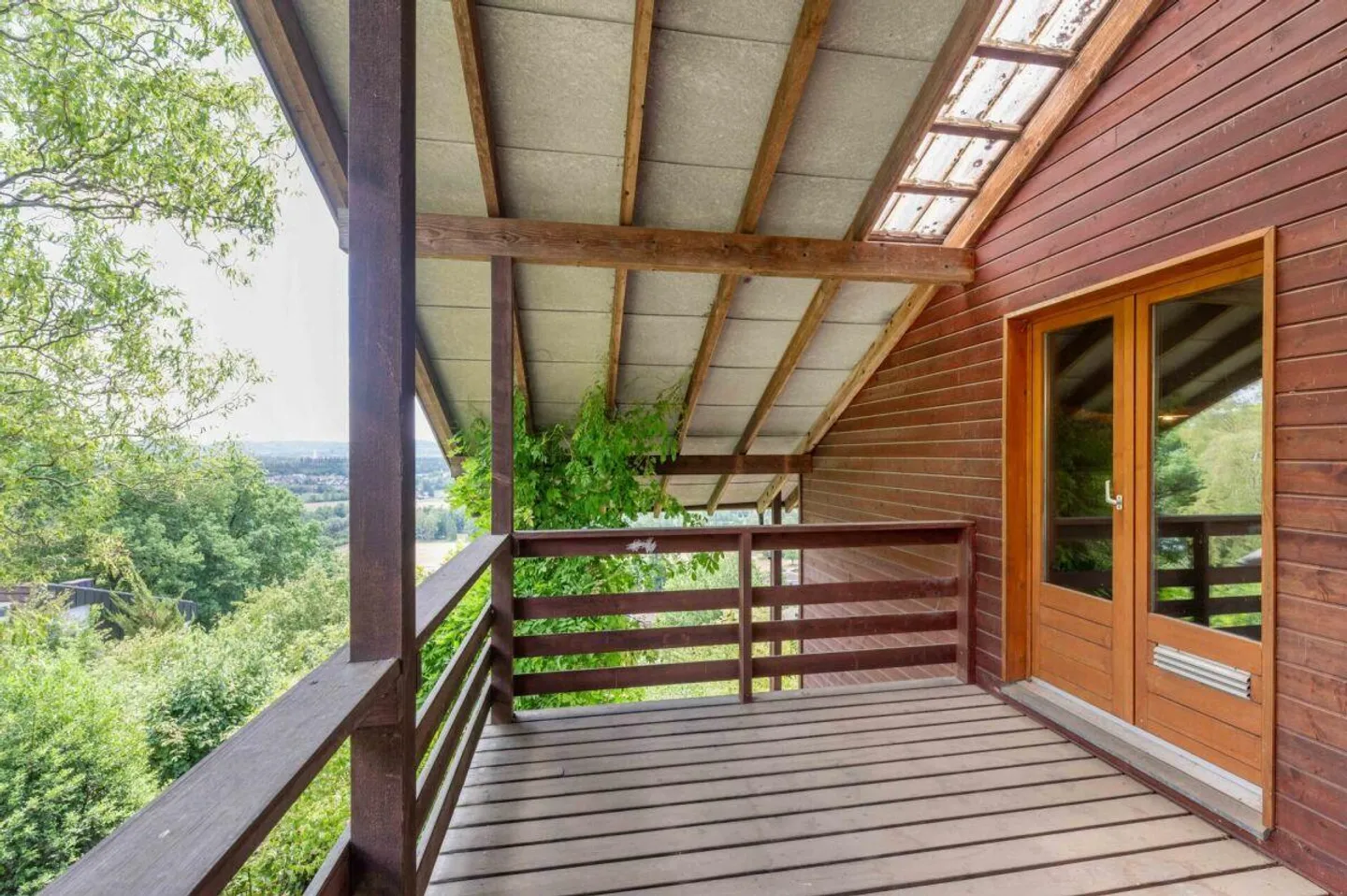 Geräumiges Einfamilienhaus mit Aussicht - Foto 11 von 17