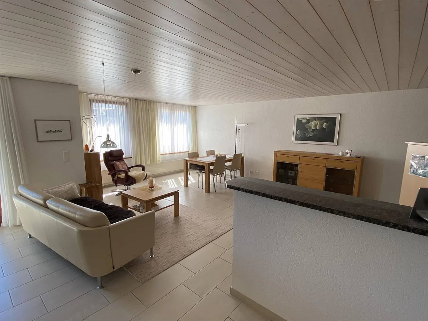 Appartamento luminoso e spazioso di 2,5 stanze in posizione centrale - Foto 3 di 10