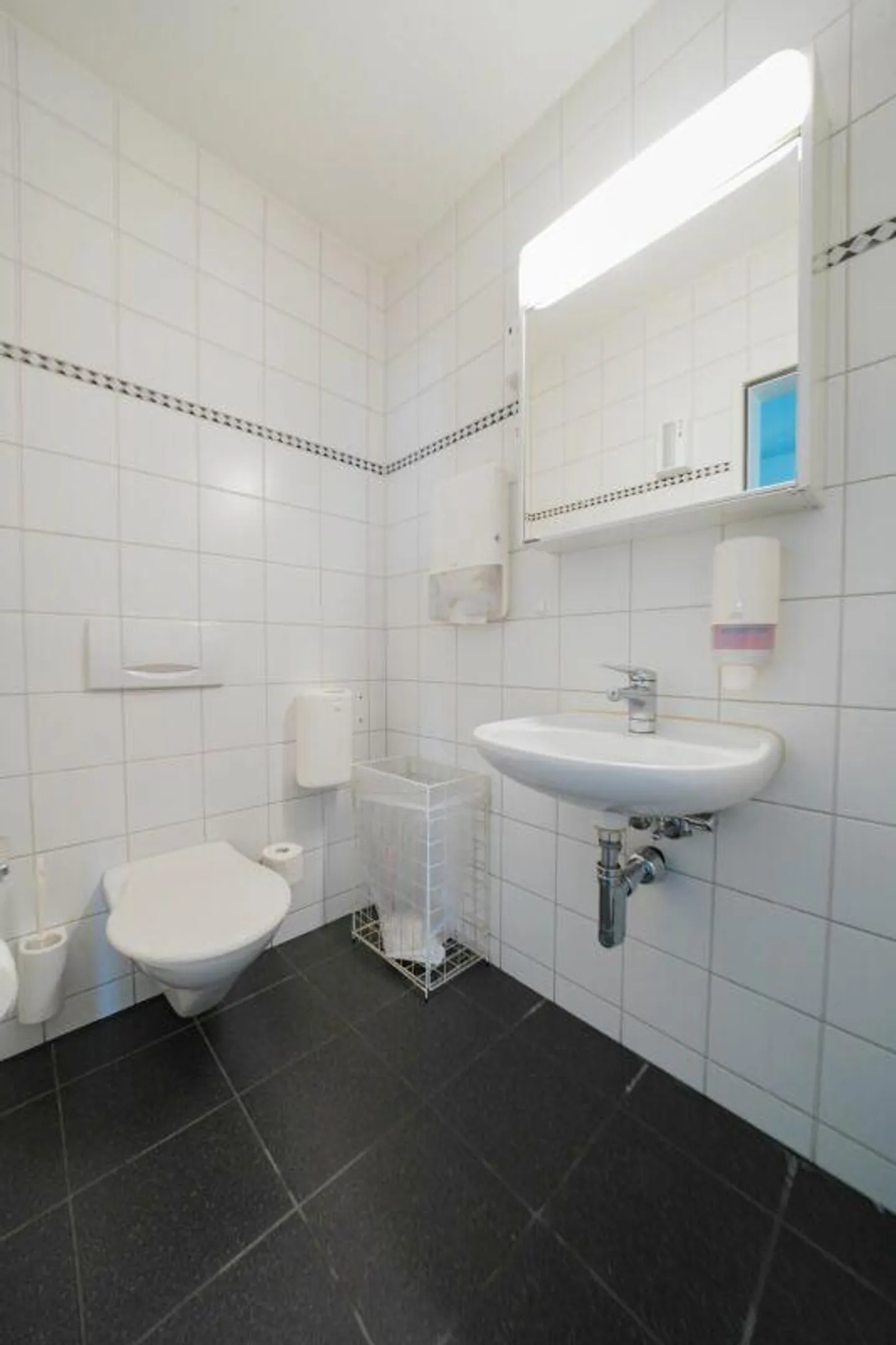 Attractive office spaces at Sonnenplatz 6 - central, flexible, ready for occupancy... - Photo 7 of 8