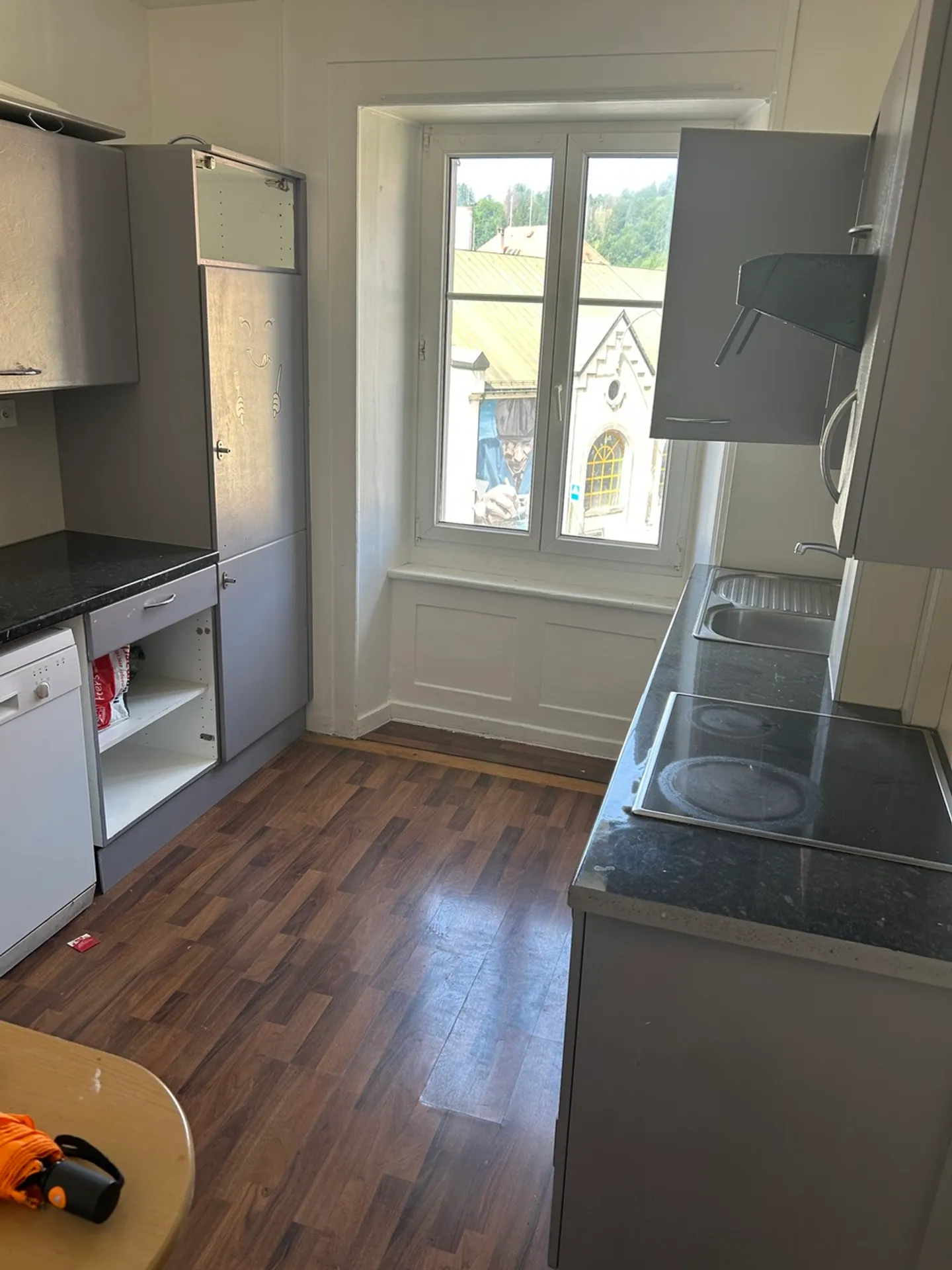 Appartamento spazioso di 4,5 locali a Locle - Foto 3 di 9