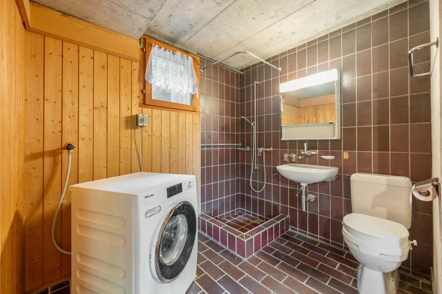 Geräumiges Einfamilienhaus mit Aussicht - Foto 14 von 17