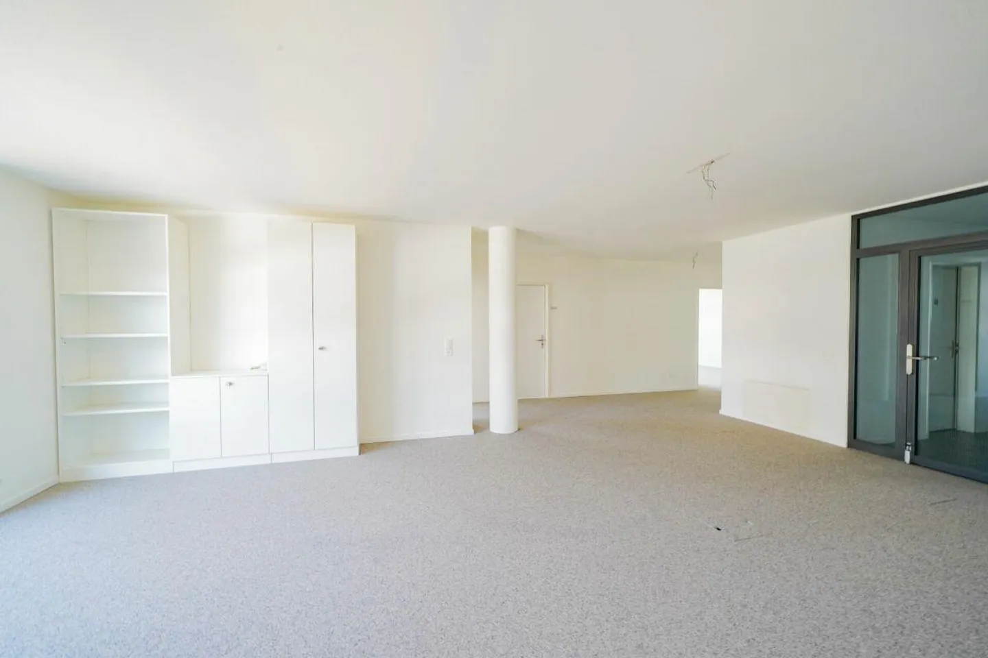 Attractive office spaces at Sonnenplatz 6 - central, flexible, ready for occupancy... - Photo 1 of 8