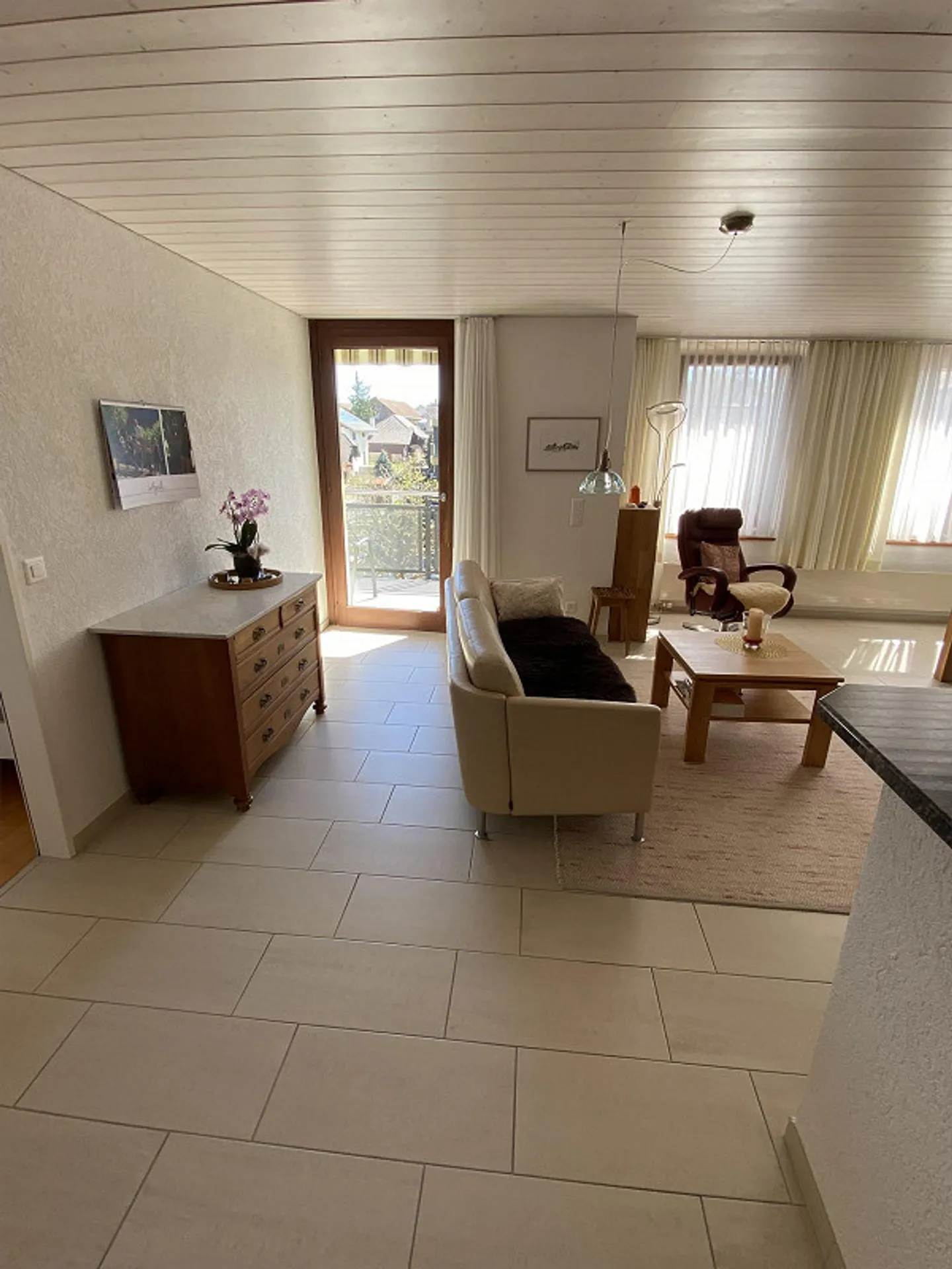 Appartamento luminoso e spazioso di 2,5 stanze in posizione centrale - Foto 2 di 10