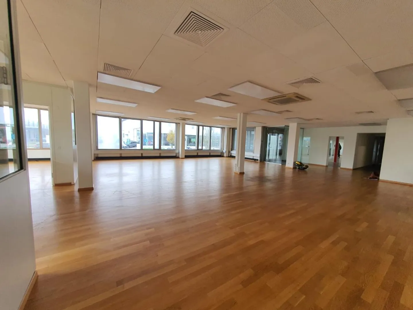 134 m² area for rent in Cham! - Photo 3 of 6