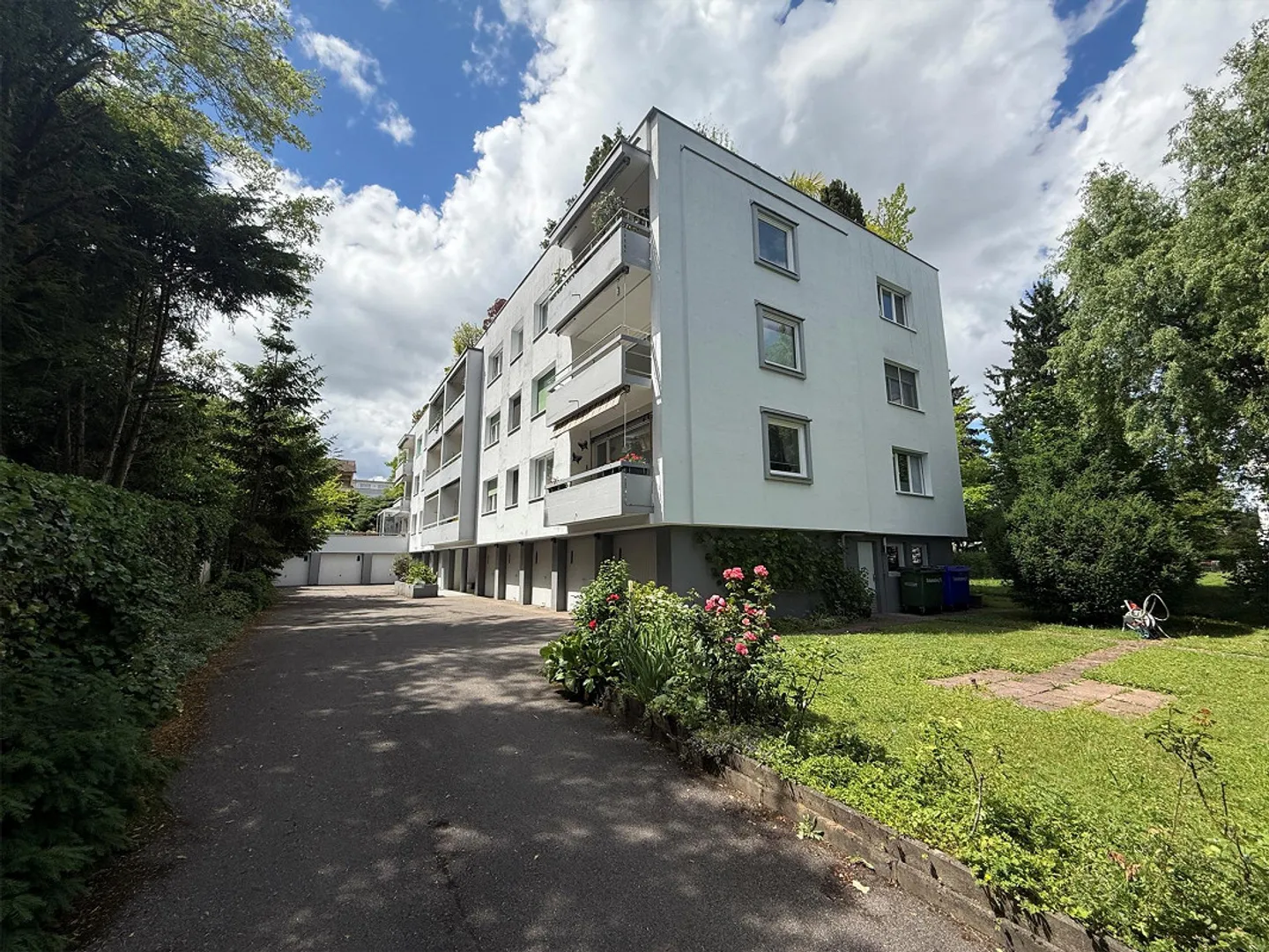 Appartement lumineux de 3,5 pièces avec balcon à Binningen - Photo 2 sur 9