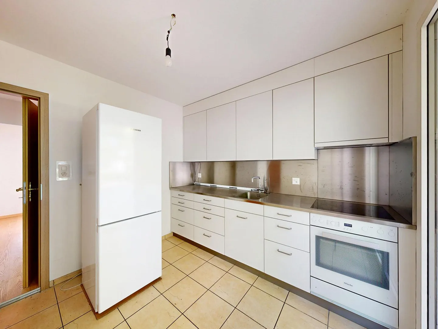 Appartement lumineux de 3,5 pièces avec balcon à Binningen - Photo 4 sur 9