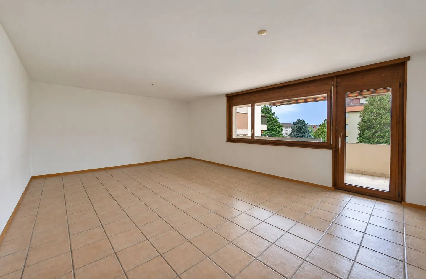 Charming 3.5 Room Apartment - Photo 3 of 8