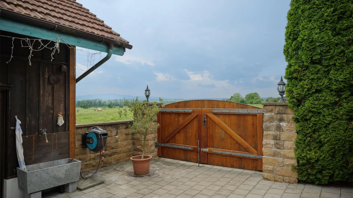 Maison confortable avec deux dépendances et jardin à Romanshorn - Photo 3 sur 11