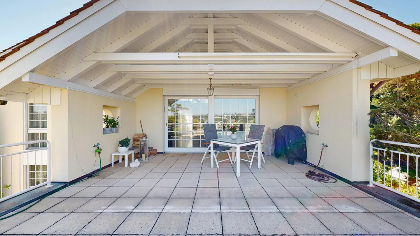 Impressive 6.5-Room Villa with Pool, Panoramic View and Large Garage - Photo 9 of 28