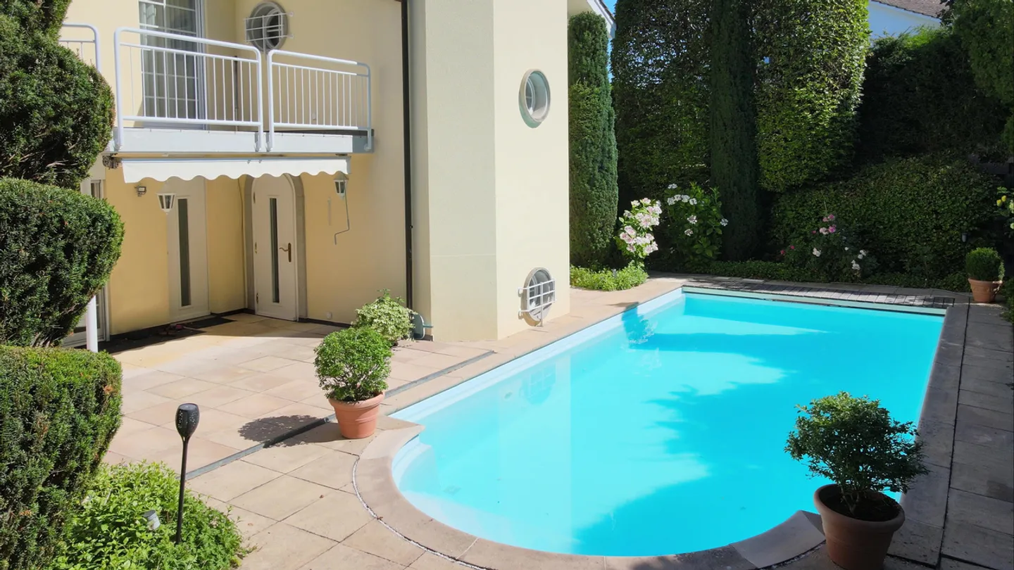 Impressive 6.5-Room Villa with Pool, Panoramic View and Large Garage - Photo 23 of 28