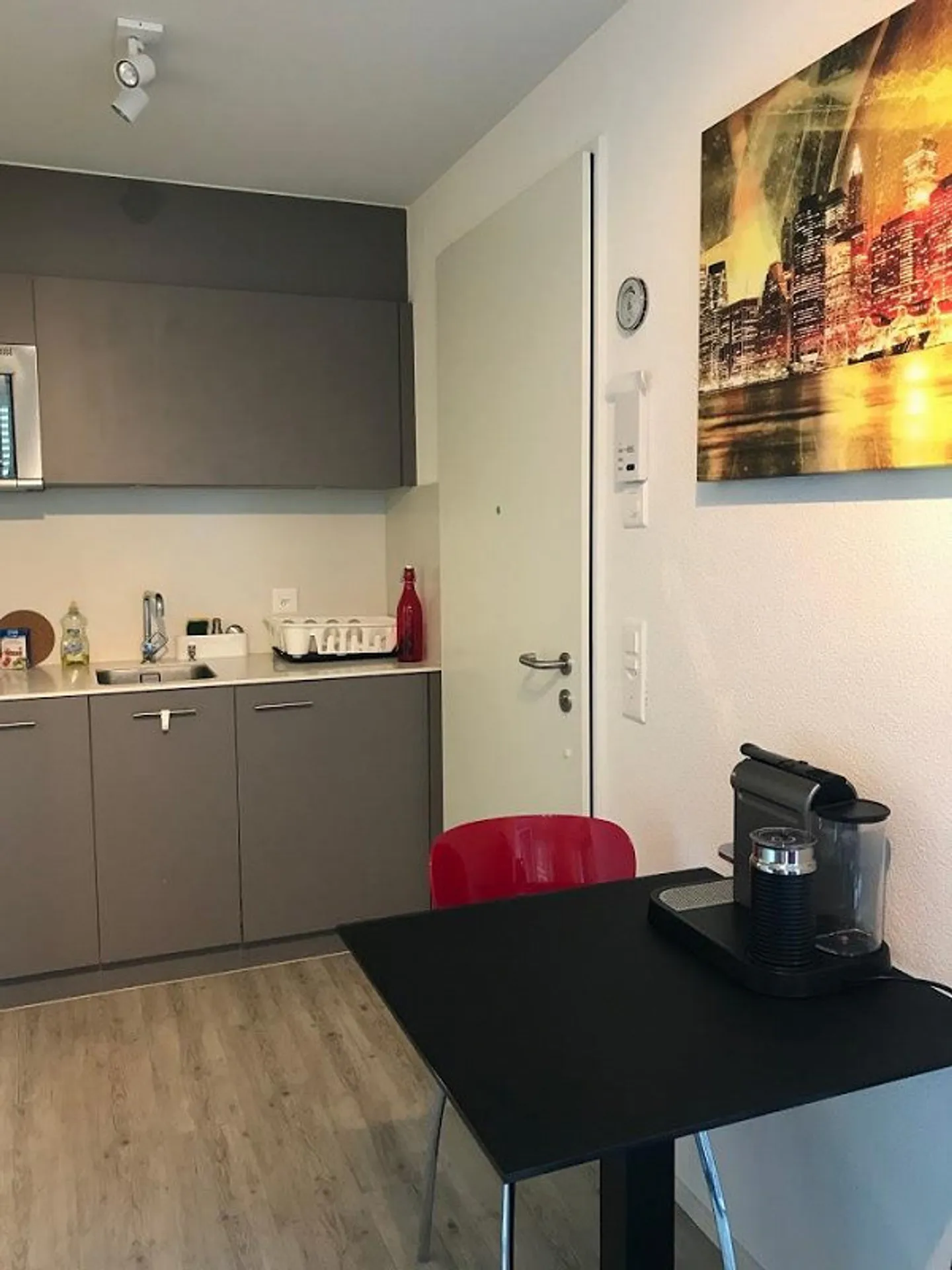 Appartamento singolo completamente arredato in una buona posizione - Foto 6 di 11