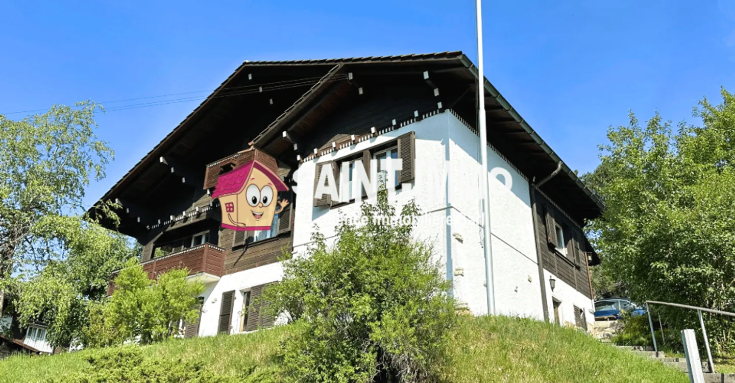 Chalet mit zwei Wohnungen (3 & 6,5 Zimmer) mit einem 840 m2 großen Garten, Terrasse und Garagen - Foto 1 von 23