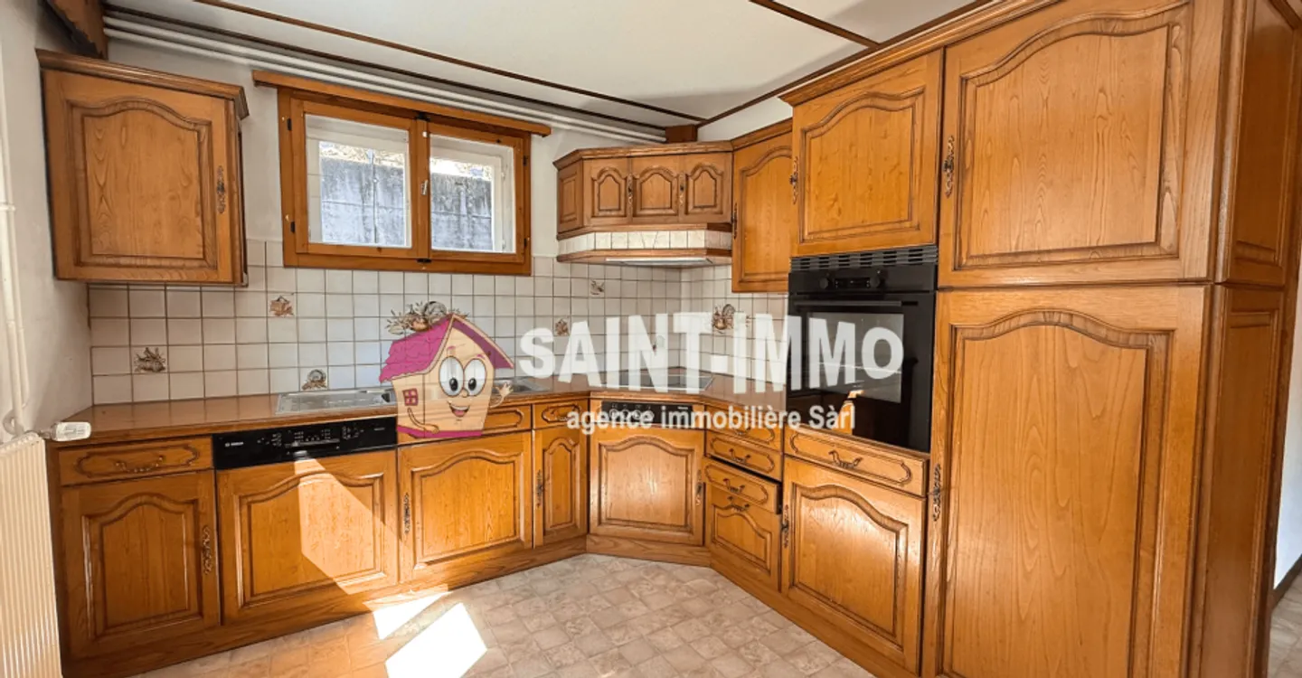 Chalet mit zwei Wohnungen (3 & 6,5 Zimmer) mit einem 840 m2 großen Garten, Terrasse und Garagen - Foto 7 von 23