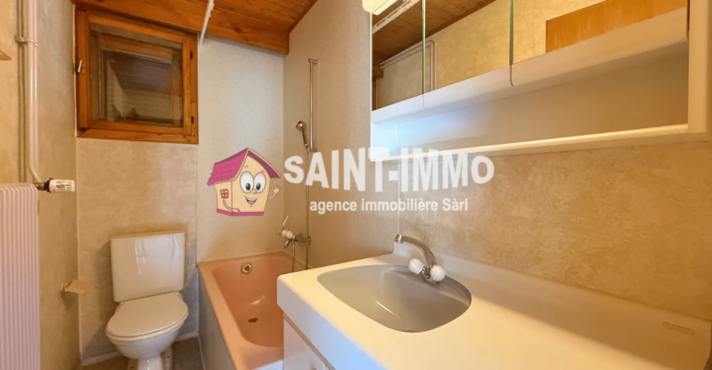 Chalet mit zwei Wohnungen (3 & 6,5 Zimmer) mit einem 840 m2 großen Garten, Terrasse und Garagen - Foto 9 von 23
