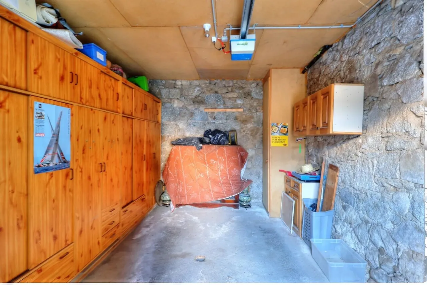 Prassurny | Studio with garage and adjoining barn - Photo 8 of 8