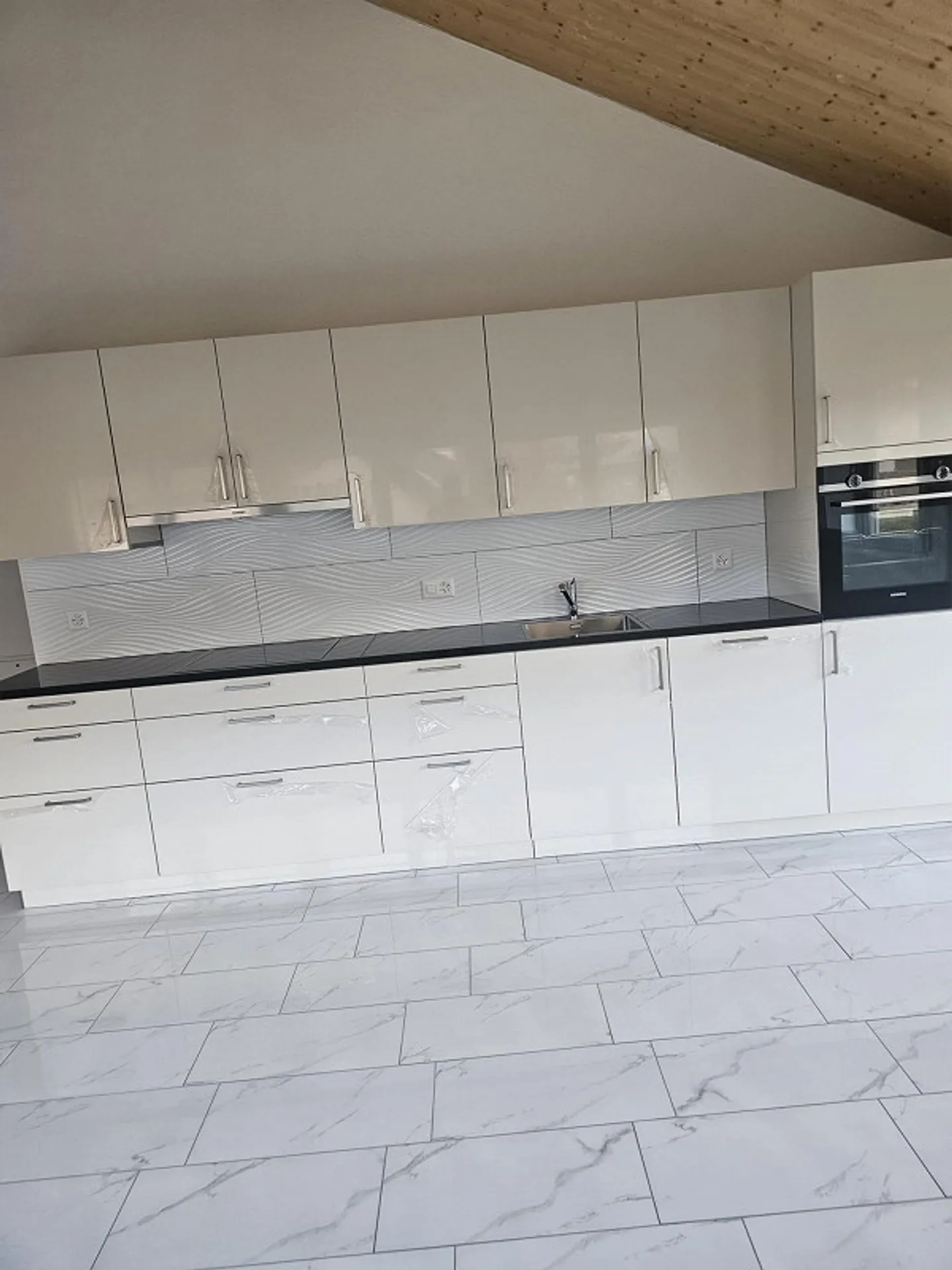 Dans le nouveau bâtiment appartement 4 1/2 pièces - Photo 1 sur 8