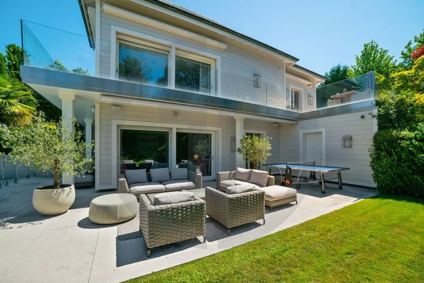 Exclusivity: Exceptional family home in Anières - Photo 4 of 13