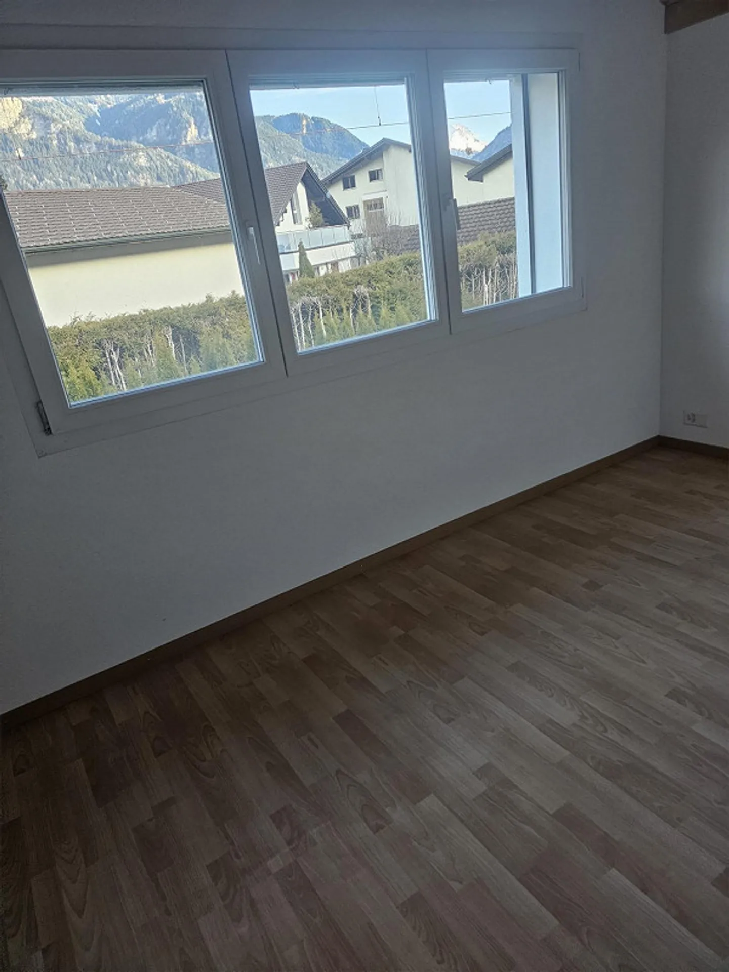 Dans le nouveau bâtiment appartement 4 1/2 pièces - Photo 2 sur 8