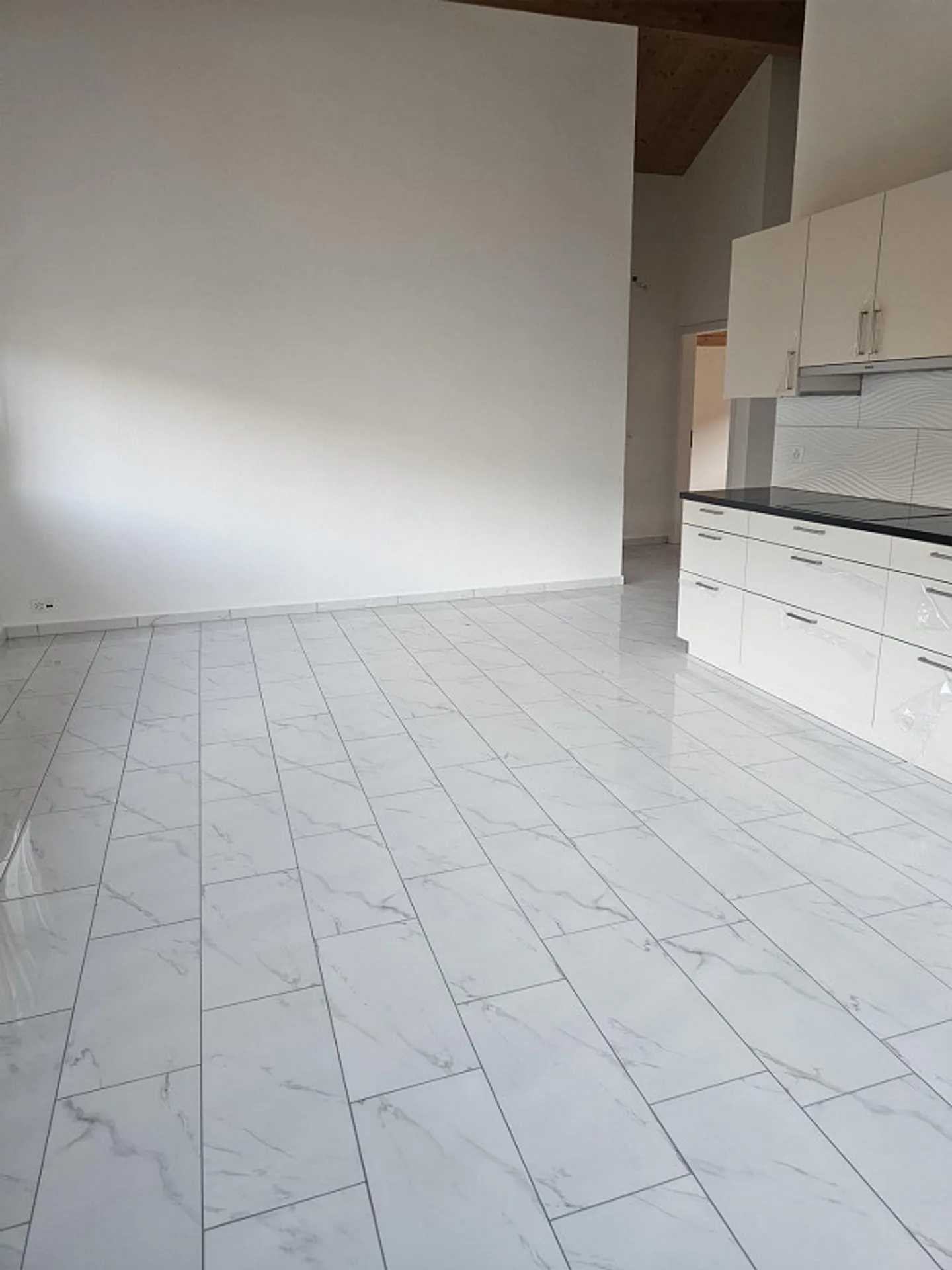 Dans le nouveau bâtiment appartement 4 1/2 pièces - Photo 3 sur 8