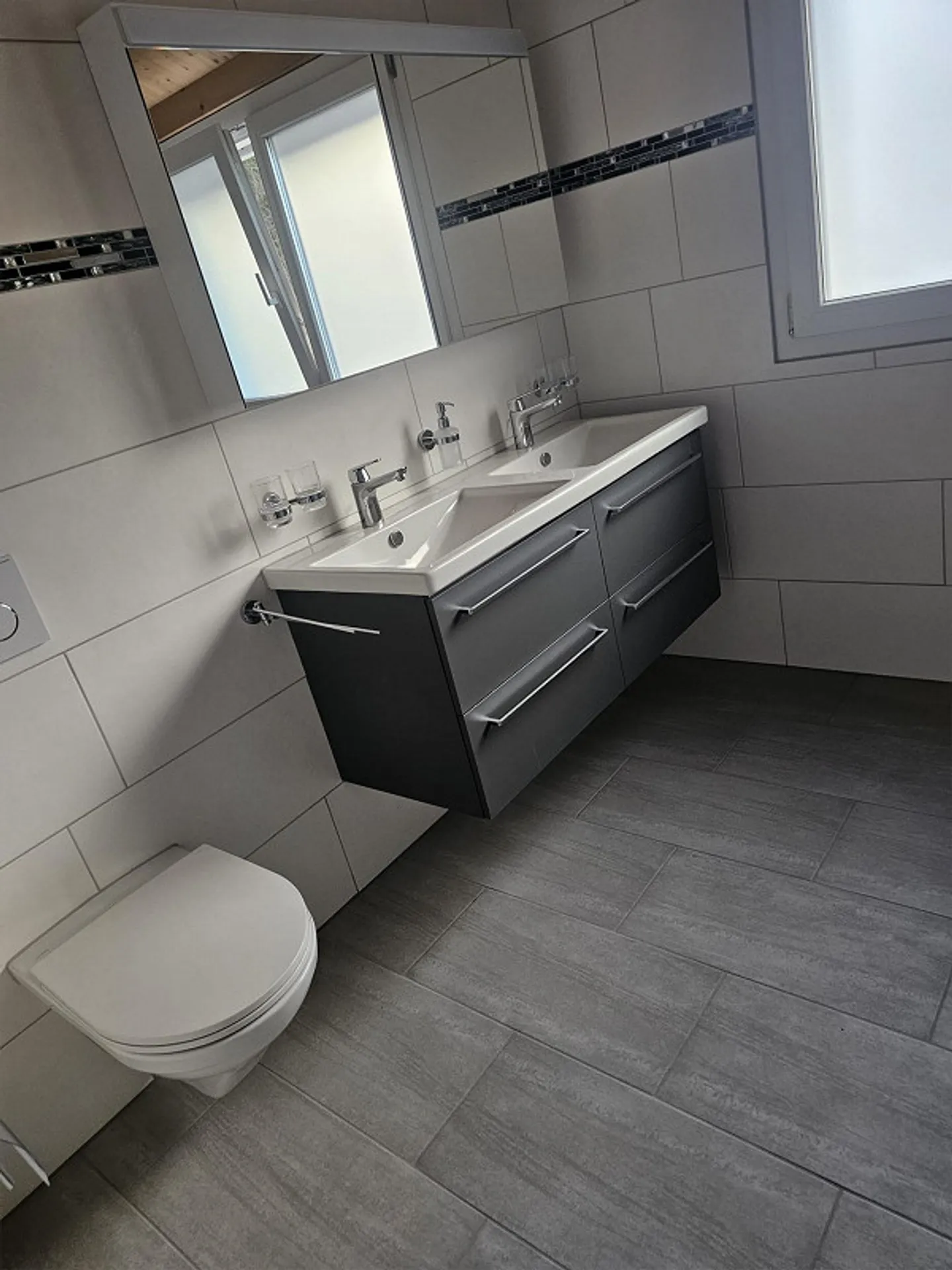 Dans le nouveau bâtiment appartement 4 1/2 pièces - Photo 5 sur 8