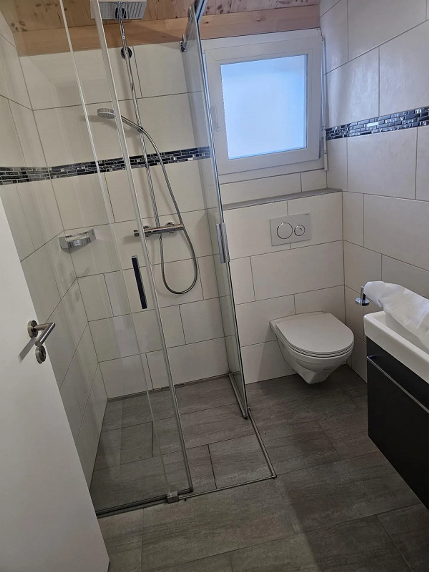 Dans le nouveau bâtiment appartement 4 1/2 pièces - Photo 8 sur 8