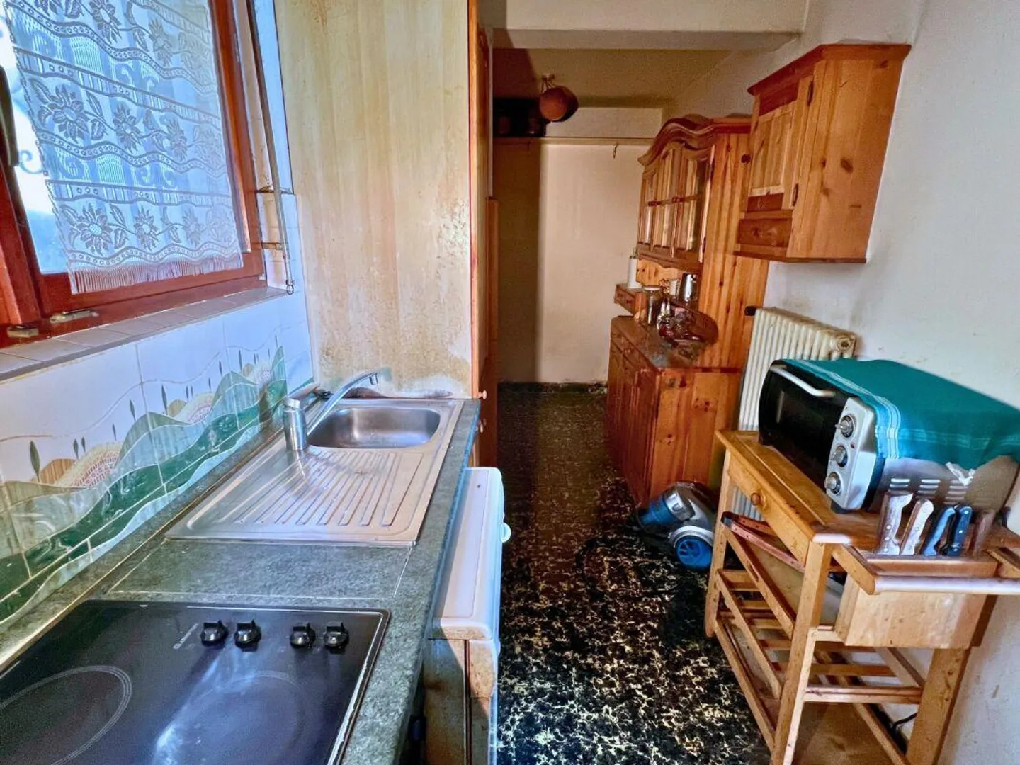 Casa unifamiliare da risanare in zona tranquilla e isolata - Foto 9 di 12