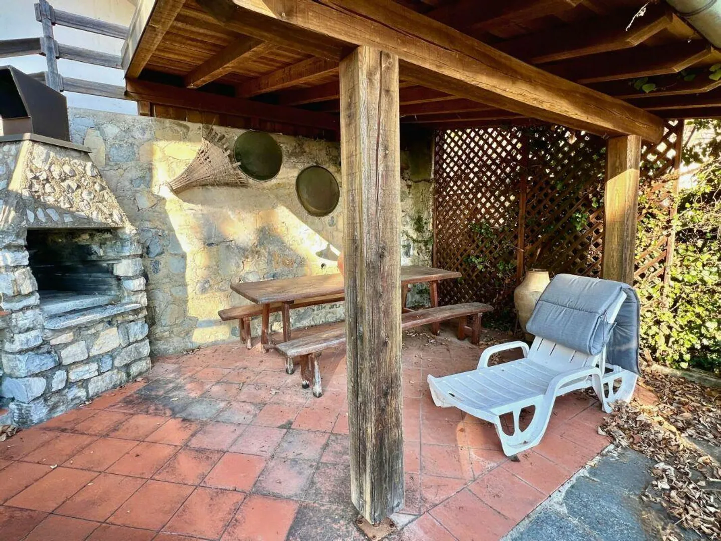 Casa unifamiliare da risanare in zona tranquilla e isolata - Foto 10 di 12