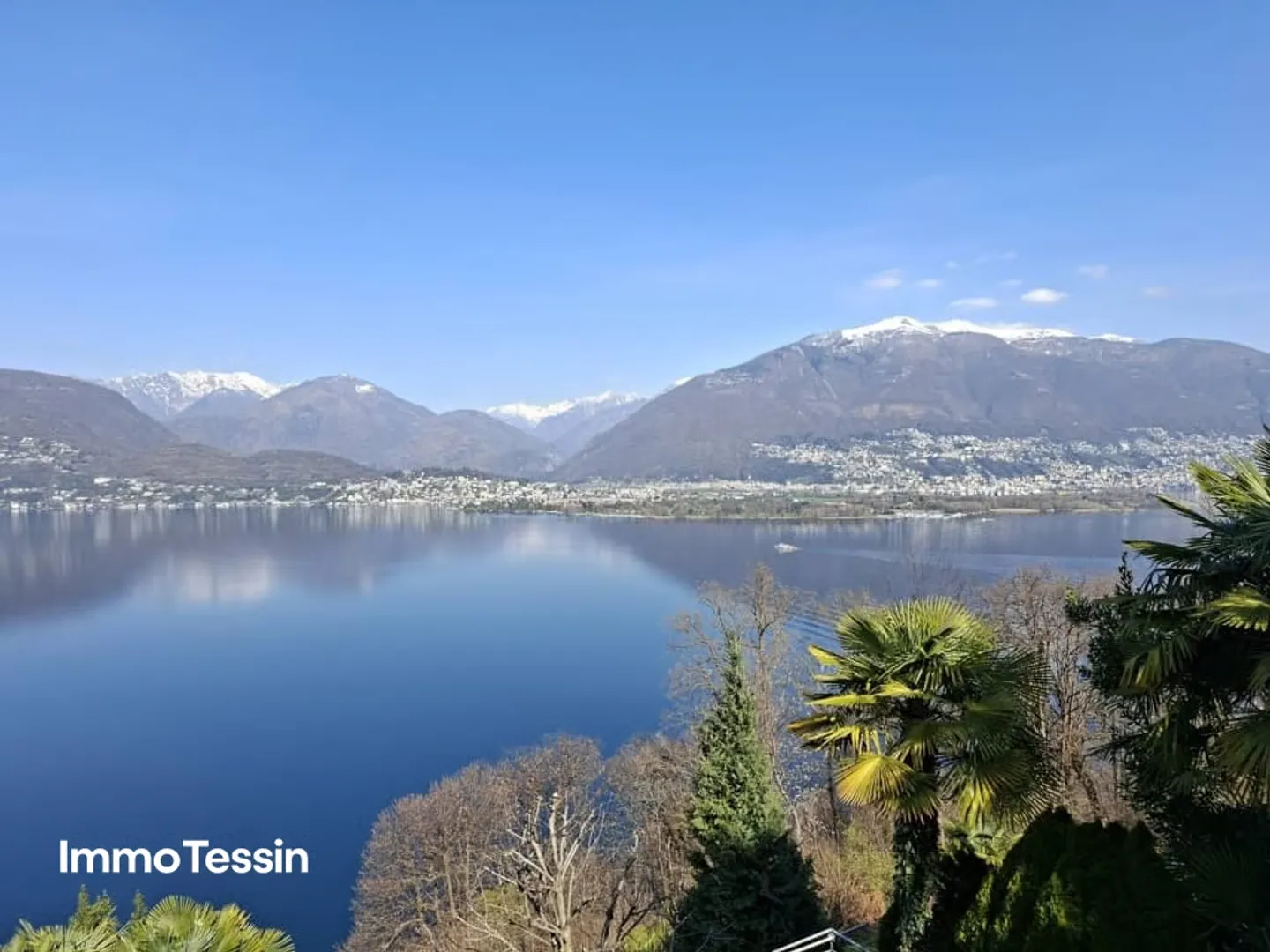 Haus mit atemberaubender 180 Panorama-Seesicht auf den Lago Maggiore, Terrasse, Garten und direkter Zufahrt - Foto 1 di 13