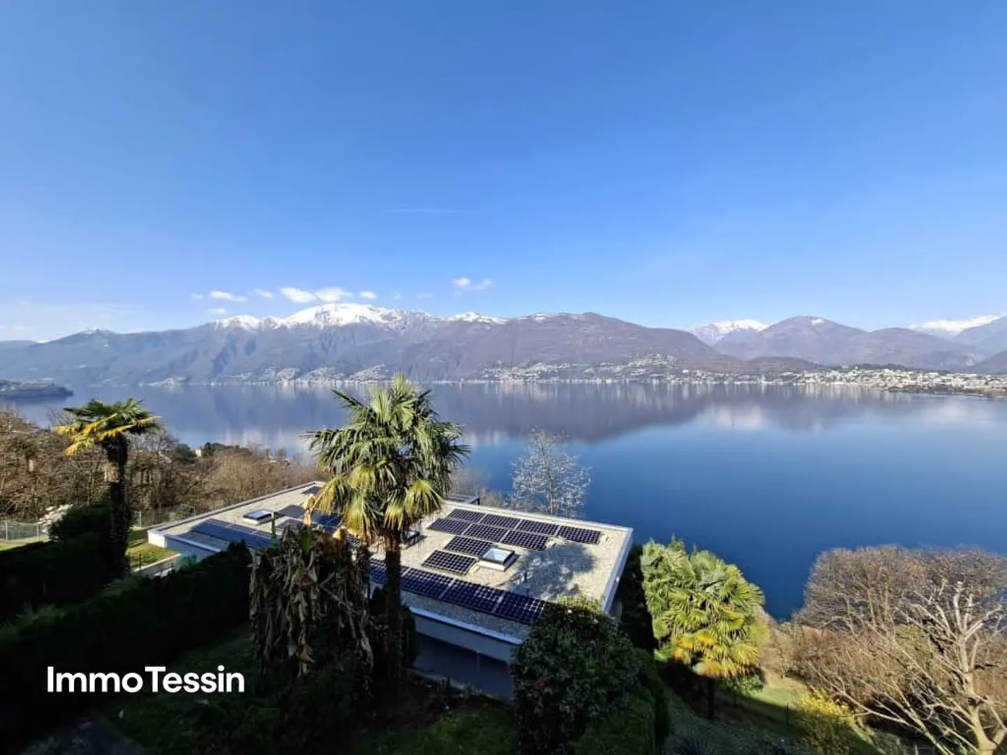 Haus mit atemberaubender 180 Panorama-Seesicht auf den Lago Maggiore, Terrasse, Garten und direkter Zufahrt - Foto 3 di 13