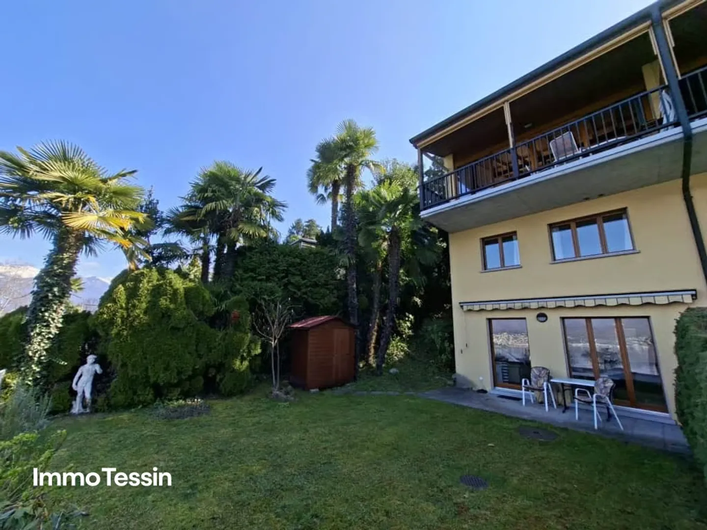 Haus mit atemberaubender 180 Panorama-Seesicht auf den Lago Maggiore, Terrasse, Garten und direkter Zufahrt - Foto 4 di 13