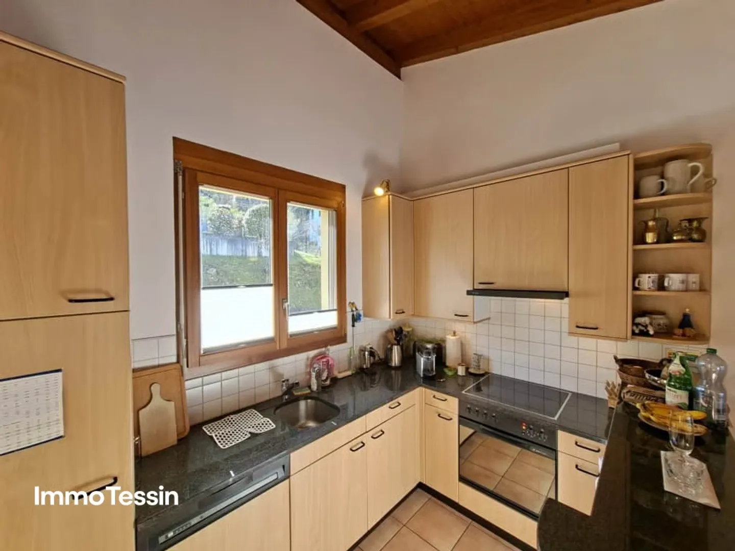 Haus mit atemberaubender 180 Panorama-Seesicht auf den Lago Maggiore, Terrasse, Garten und direkter Zufahrt - Foto 9 di 13