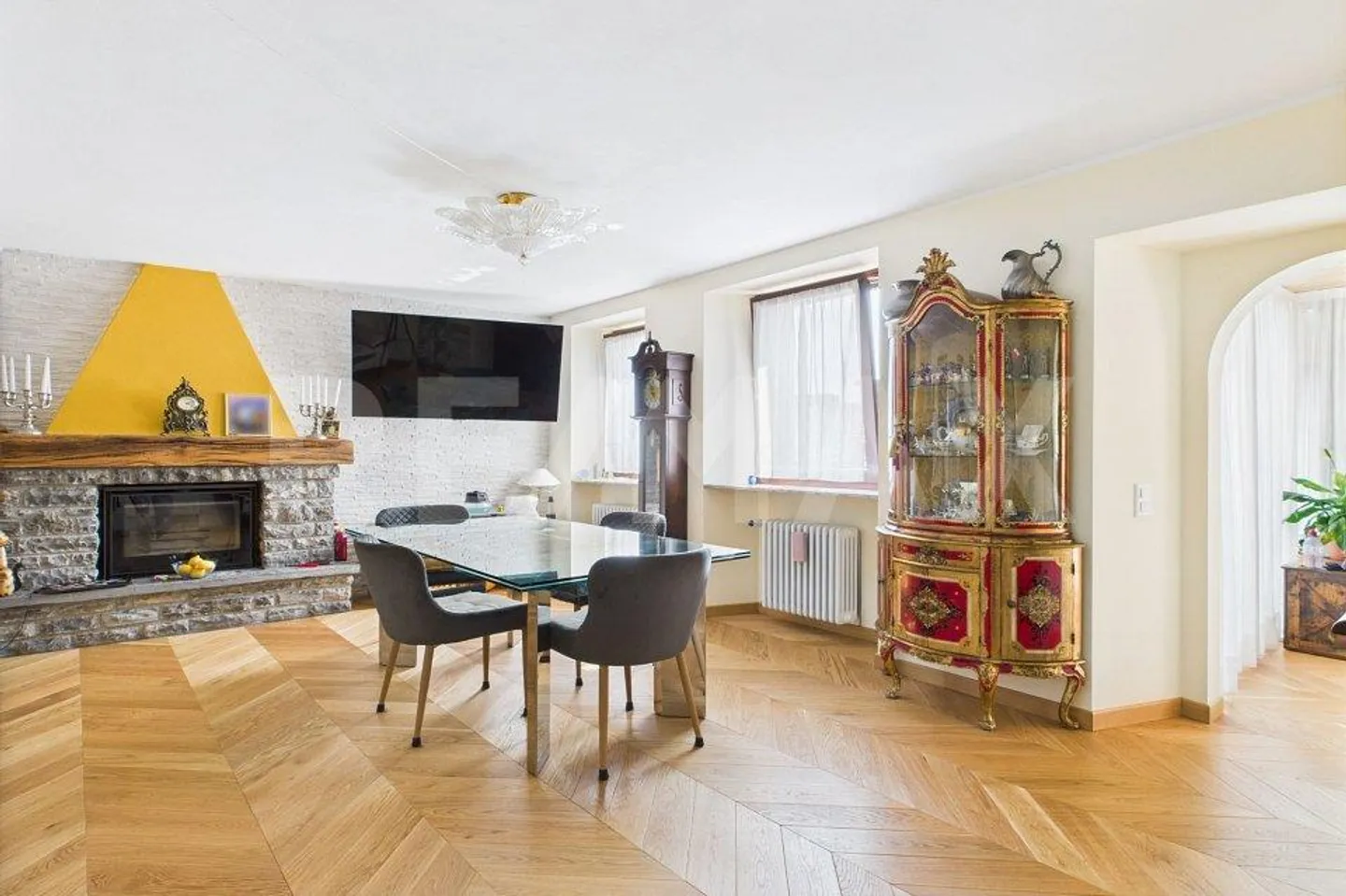 Meride, casa completamente rinnovata con posto auto - Foto 2 di 13