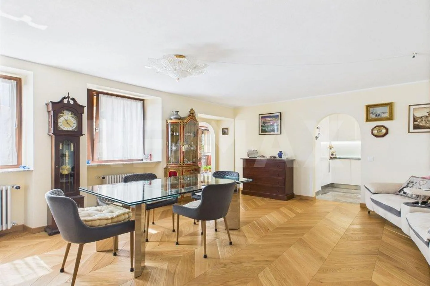 Meride, casa completamente rinnovata con posto auto - Foto 3 di 13