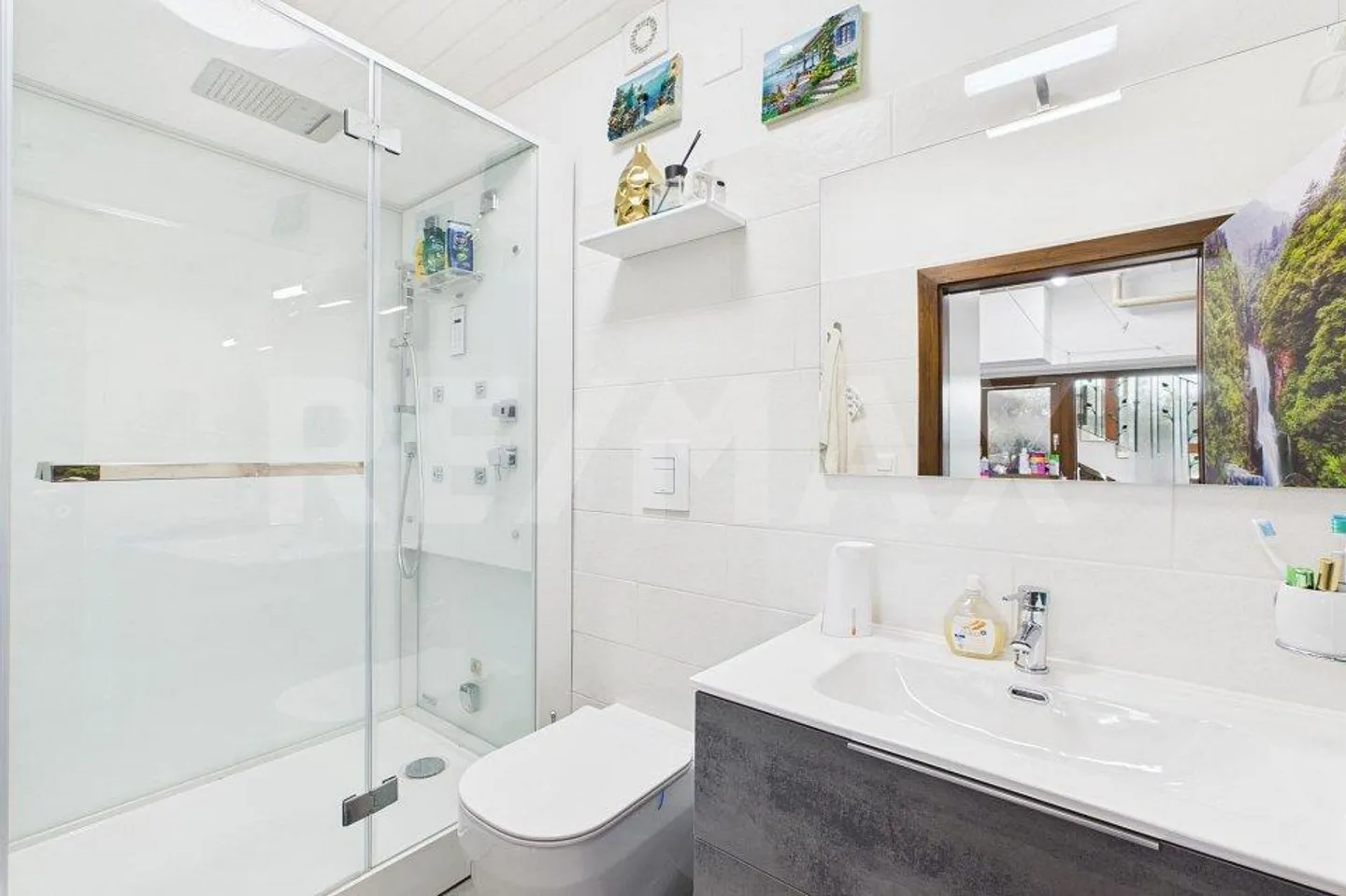 Meride, casa completamente rinnovata con posto auto - Foto 11 di 13