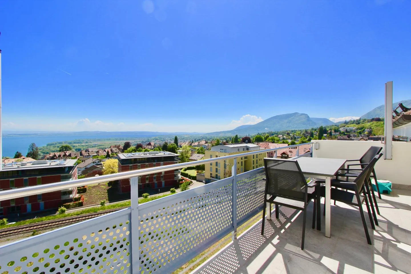 Appartement de Luxe avec Vue sur le Lac - Photo 1 sur 24