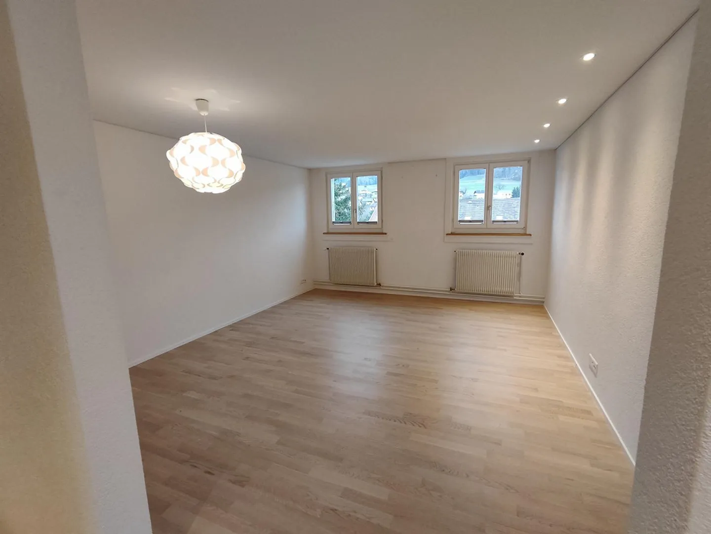 2-room apartment with large attic room - Photo 3 of 8