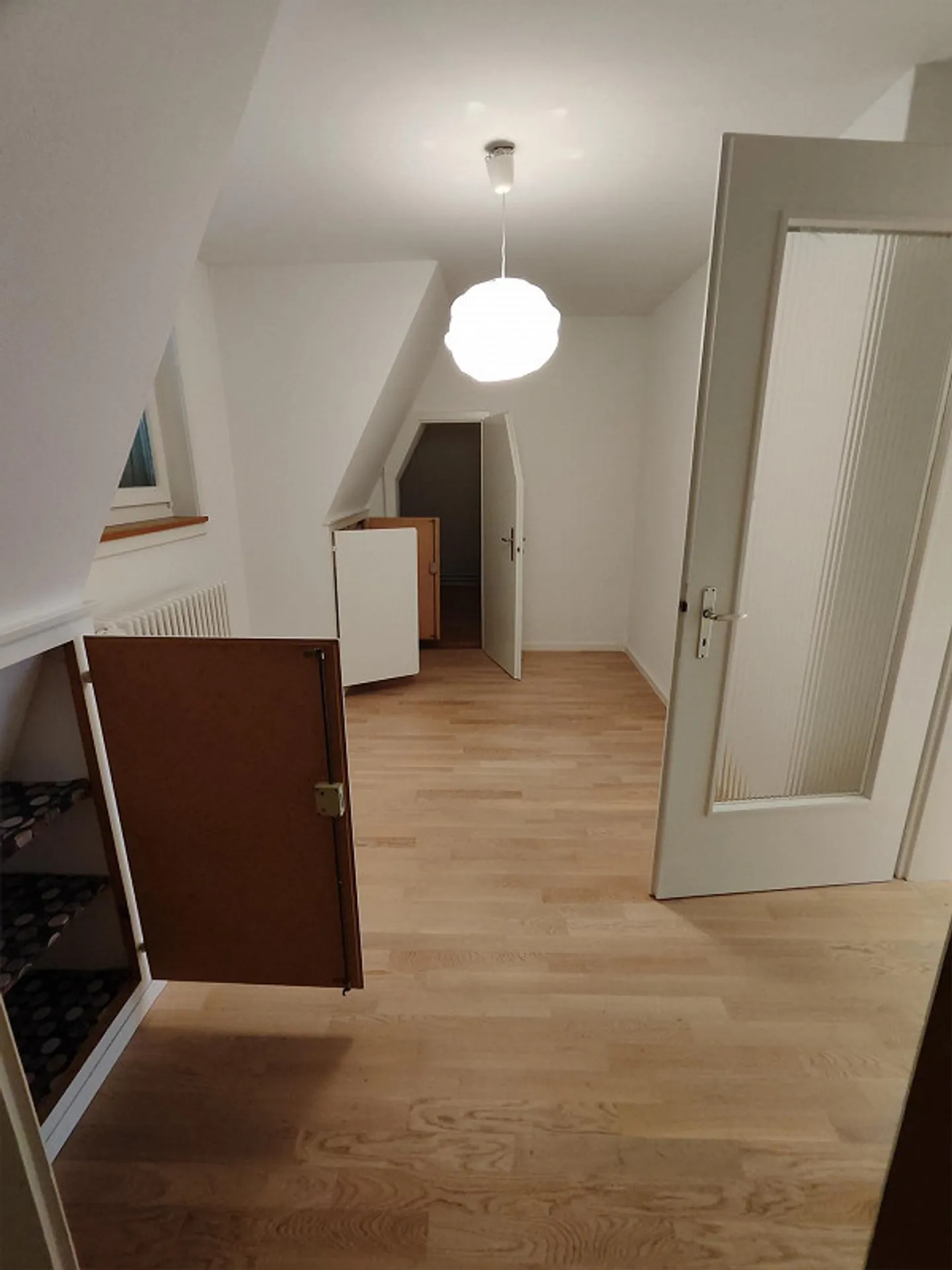 2-room apartment with large attic room - Photo 5 of 8