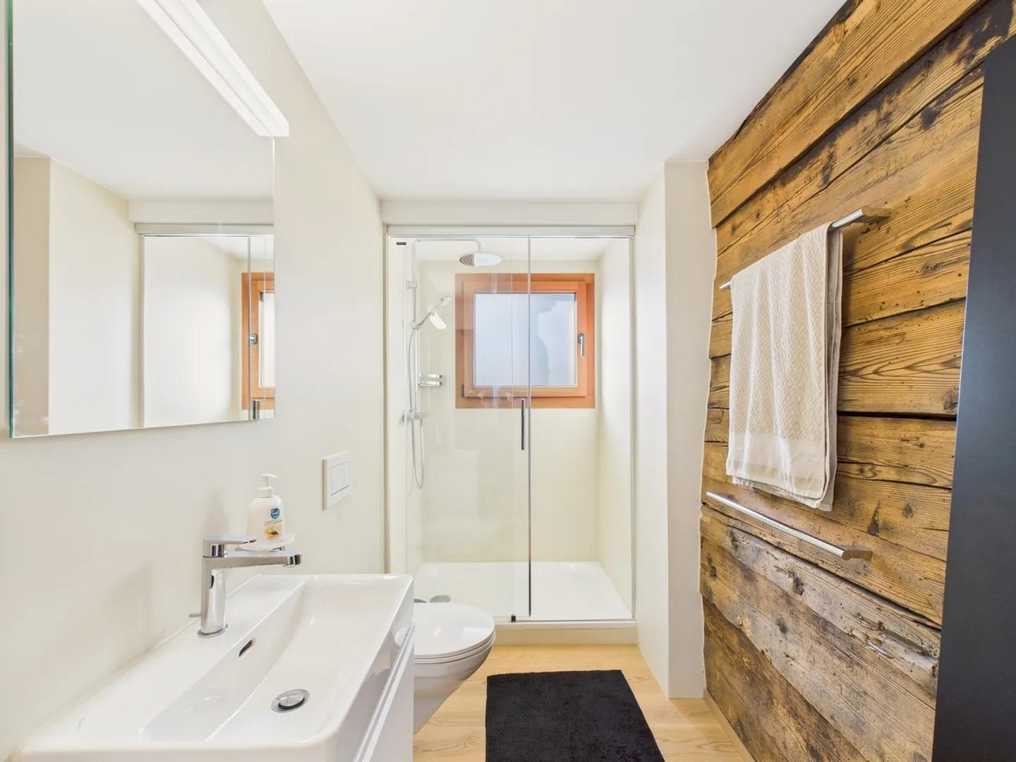 Holzhaus-Charme trifft modernen Ausbaustandard - 1. und 2. Wohnsitz... - Foto 8 von 12