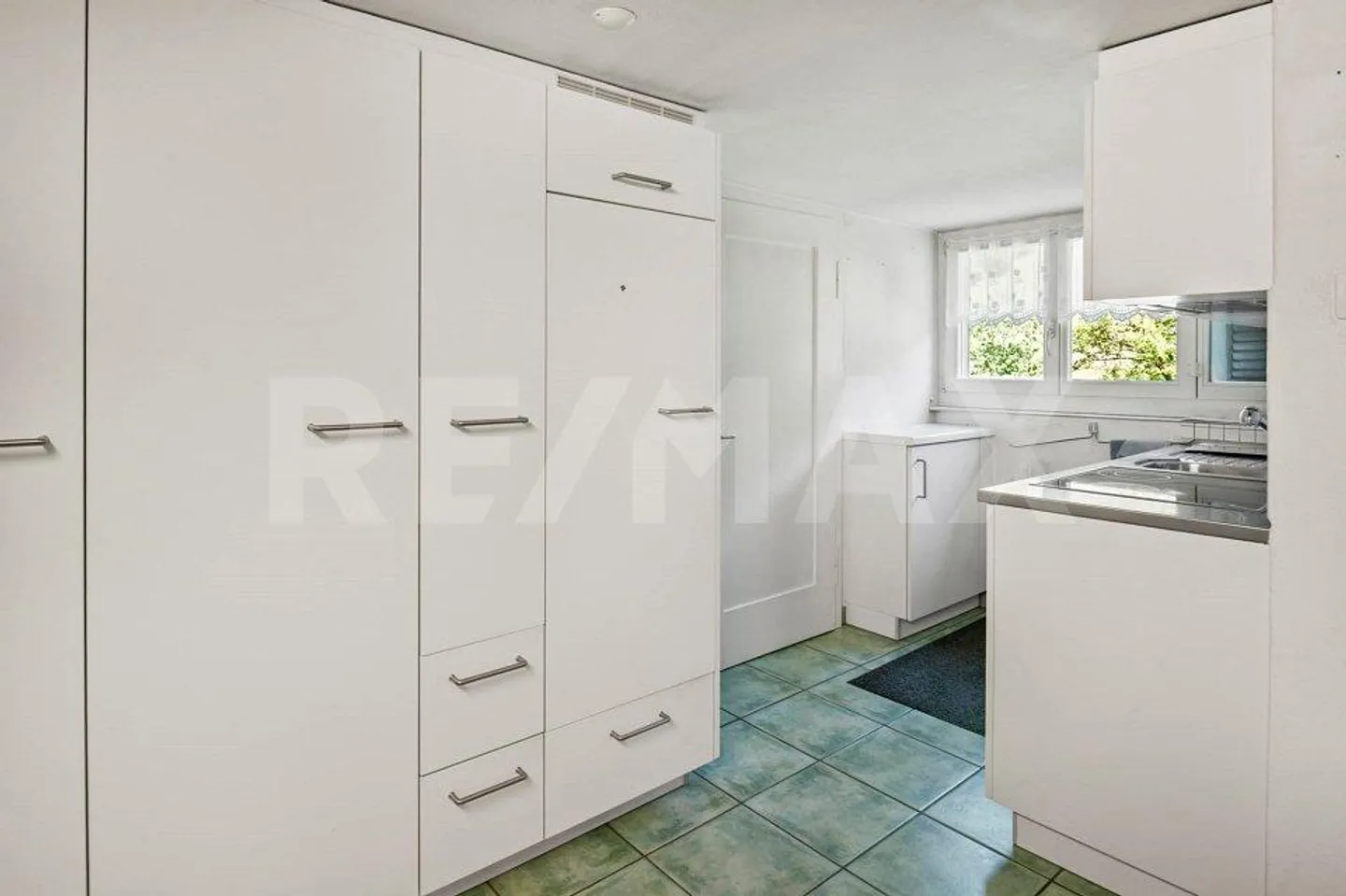 Maison jumelée bien entretenue avec parcelle à bâtir - Photo 7 sur 13