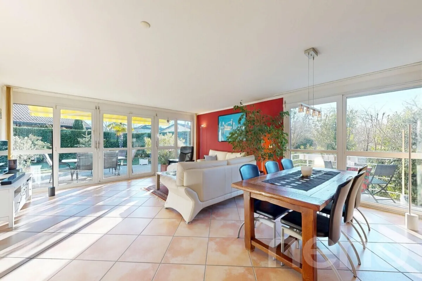 Familienvilla mit angelegtem Garten und Jacuzzi in Founex - Foto 2 von 12