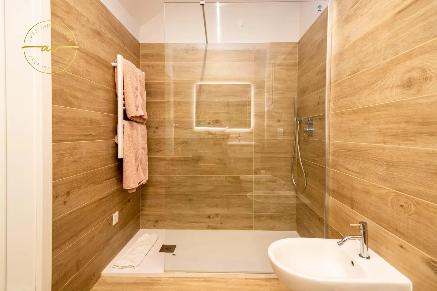 MODERNO APPARTAMENTO DUPLEX DI 2.5 LOCALI CON TERRAZZE - Foto 9 von 13