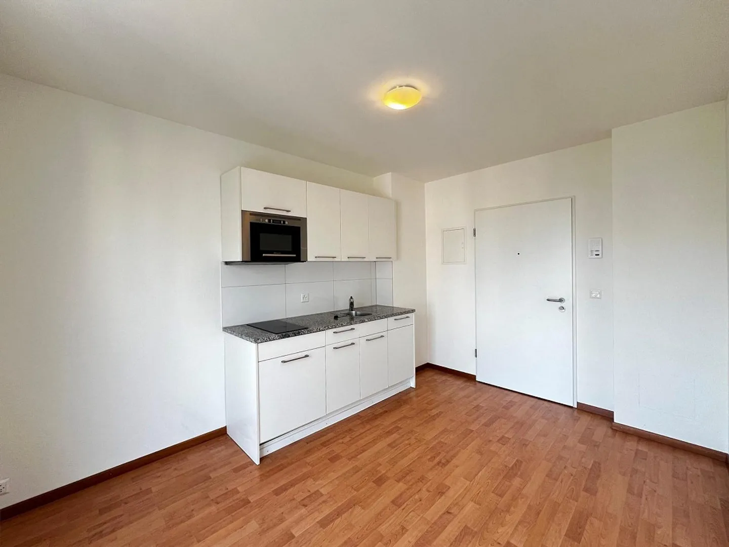 Bright apartment in a central location - Photo 2 of 8