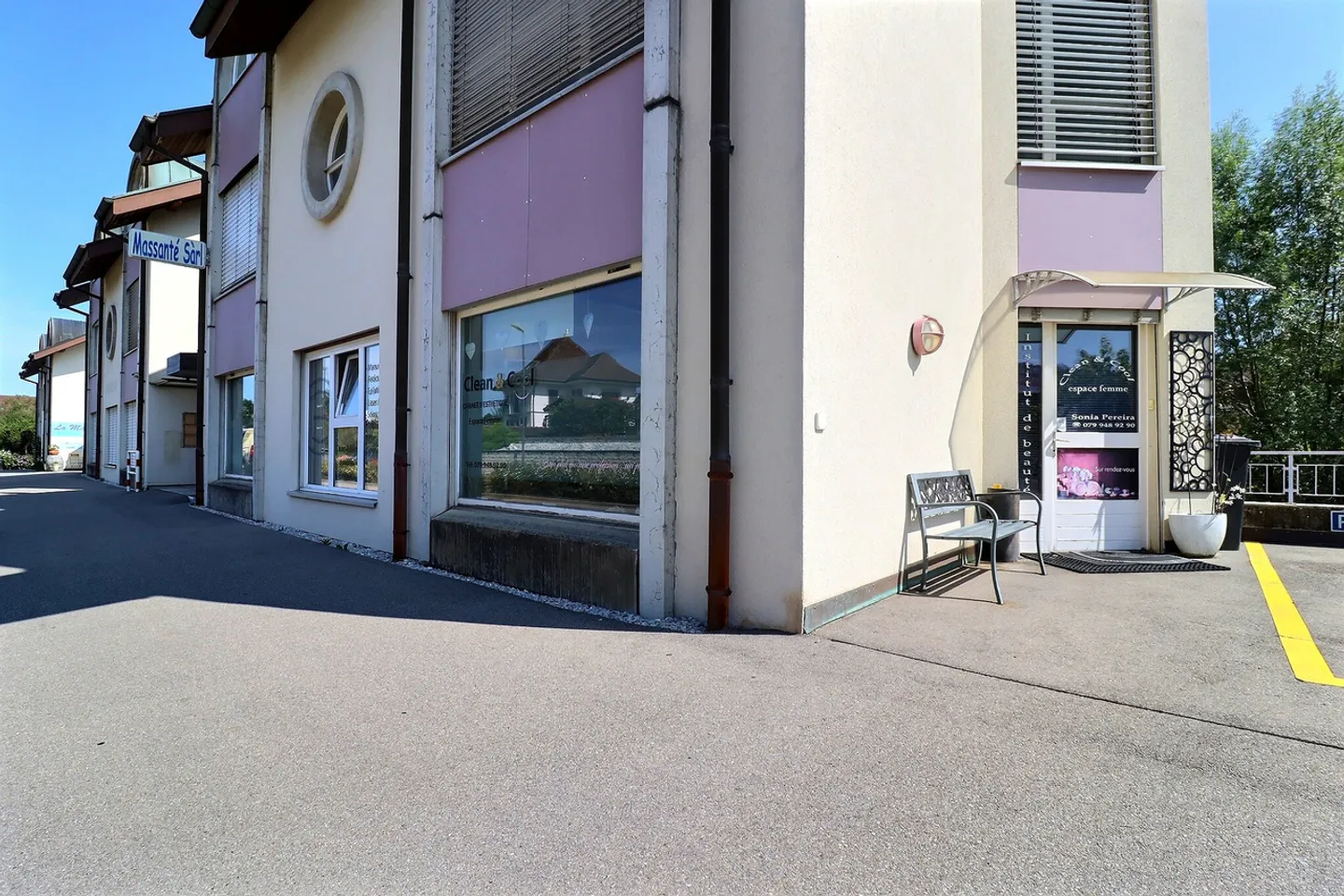 Spazio commerciale di 90 m² diviso in 2 aree distinte - Foto 3 di 8