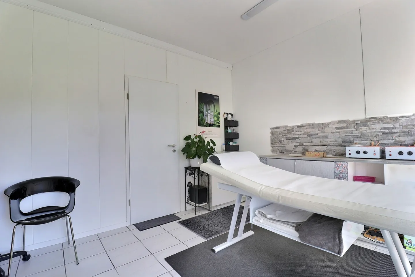 Spazio commerciale di 90 m² diviso in 2 aree distinte - Foto 5 di 8