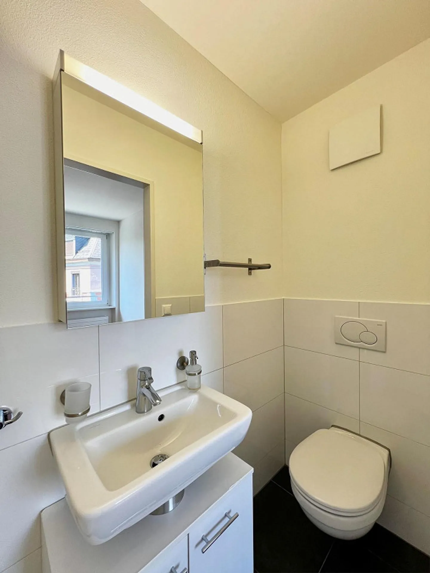 Bright apartment in a central location - Photo 6 of 8