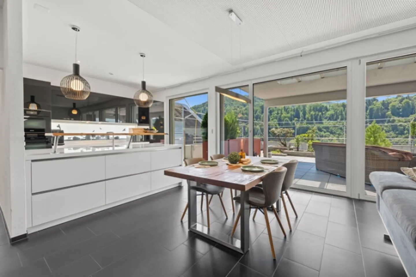 ELEGANT TERRACE SPECTACLE - Photo 5 of 8