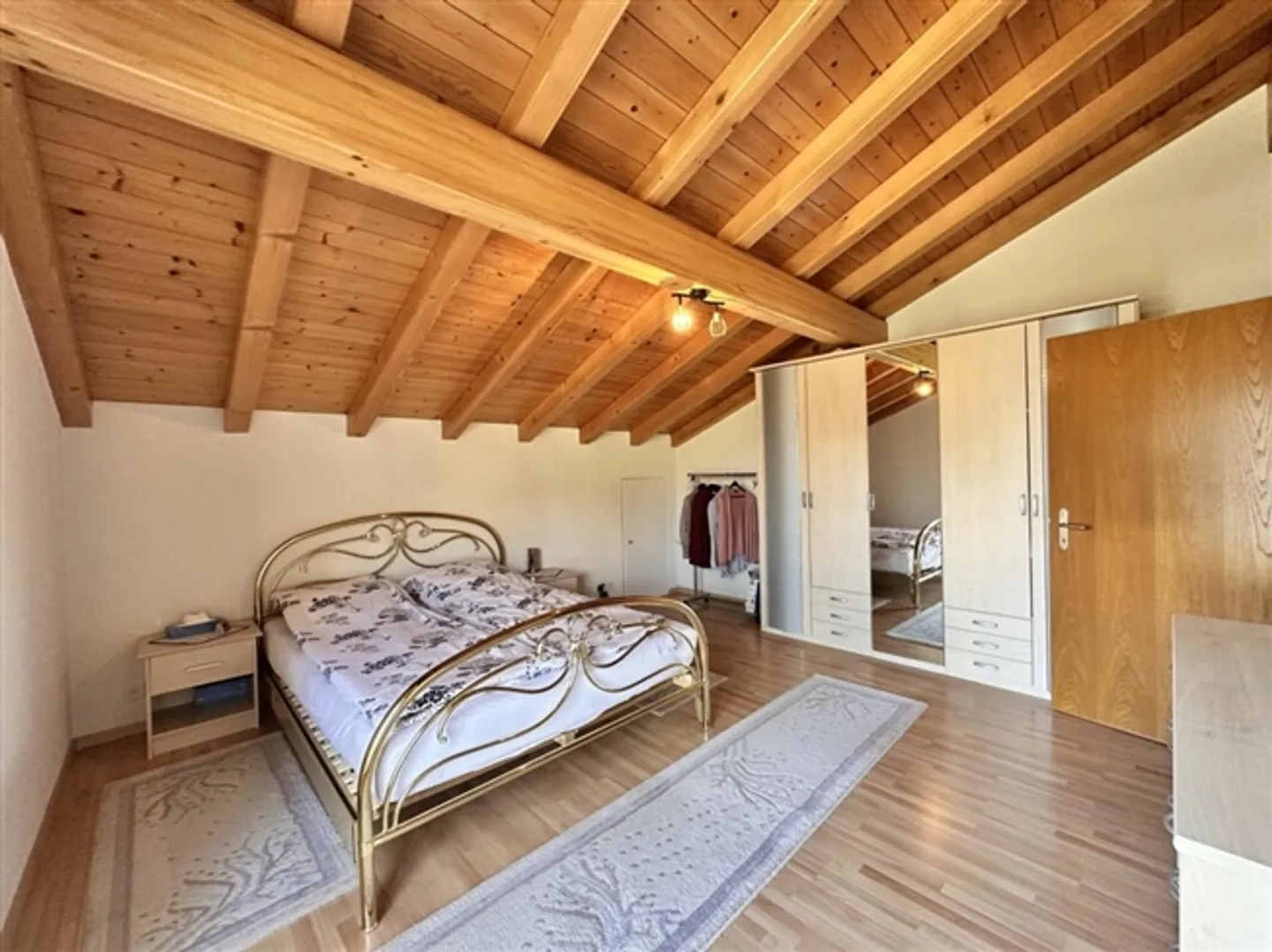 «GROSSZÜGIG, RUHIG, MIT CHARME UND WEITSICHT» - Foto 3 von 7