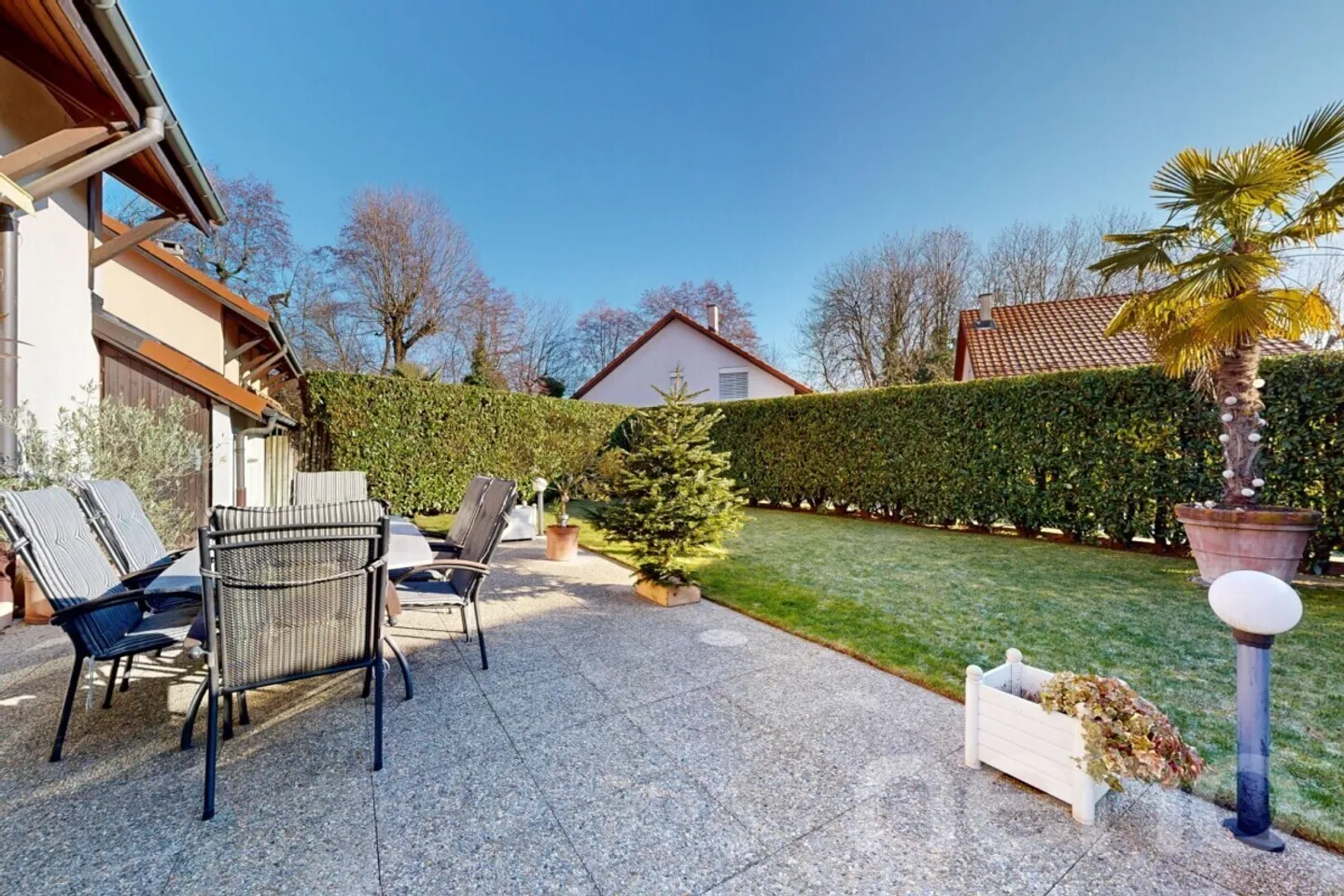 Familienvilla mit angelegtem Garten und Jacuzzi in Founex - Foto 11 von 12